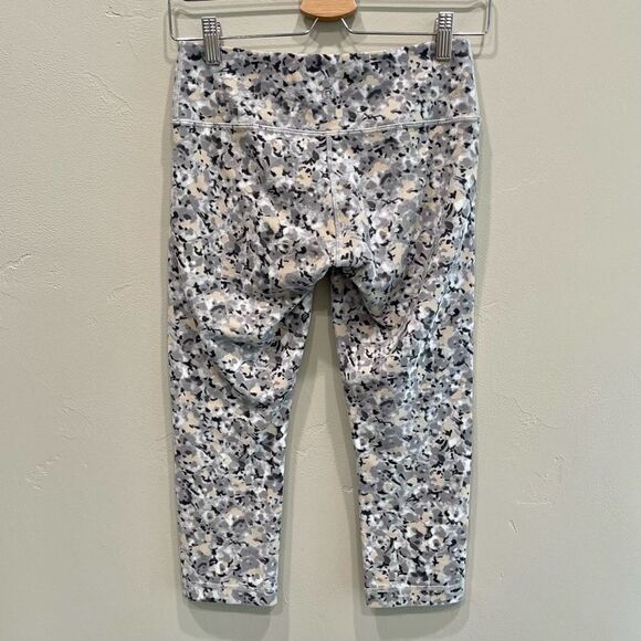 Lululemon Wunder Under Not So Petite Fleur Silver Soon Crop Leggings - Size: 6 - Picture 3 of 12